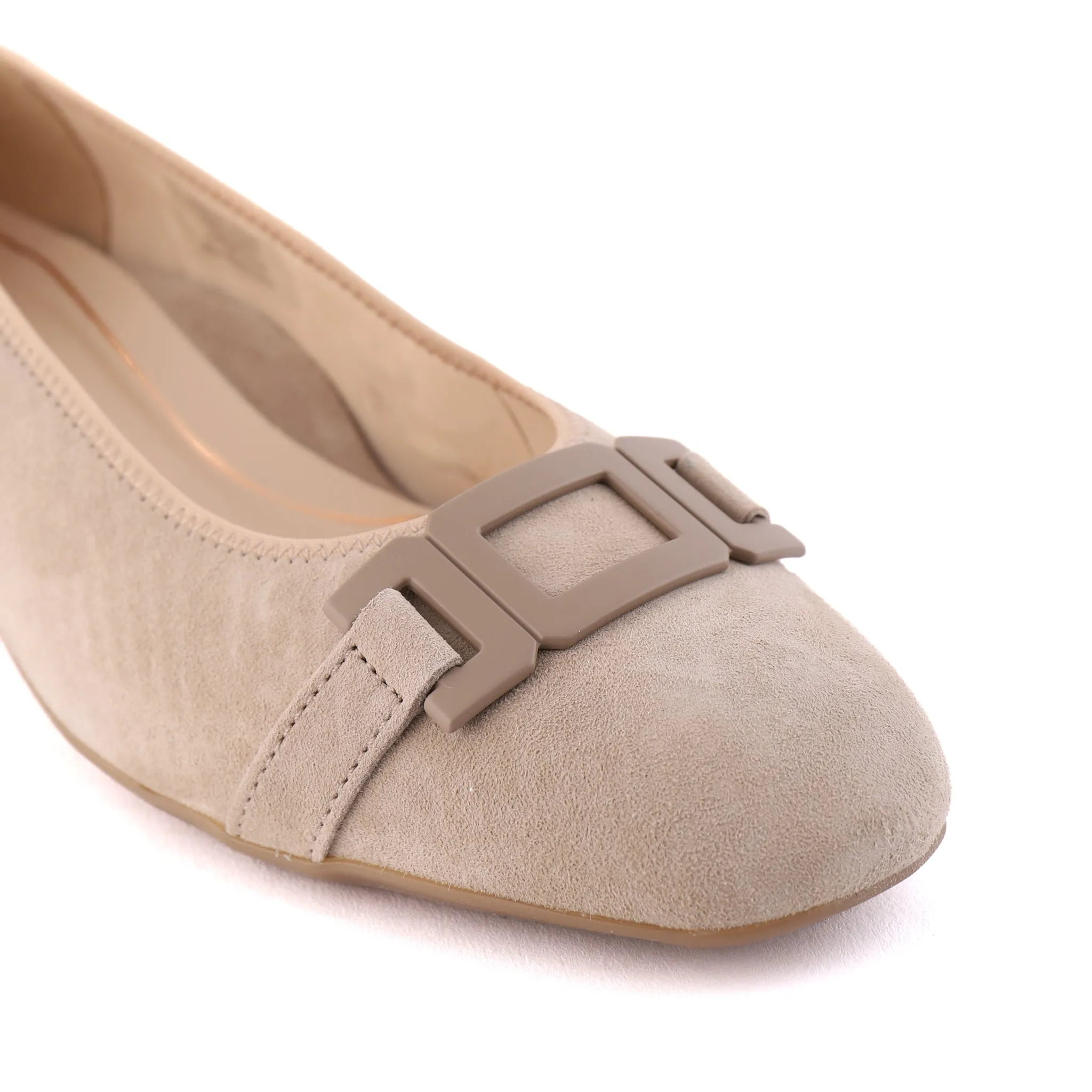 20402 Sand Suede