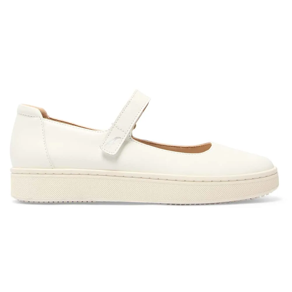 Albany Flat in White Leather