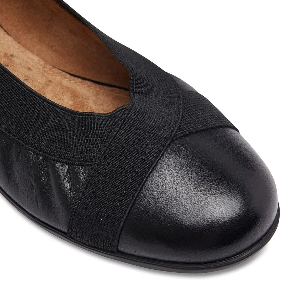 Amanda Flat in Black Leather