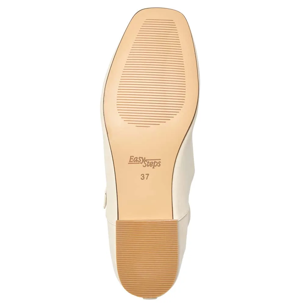 Bonnie Flat in Ivory Leather