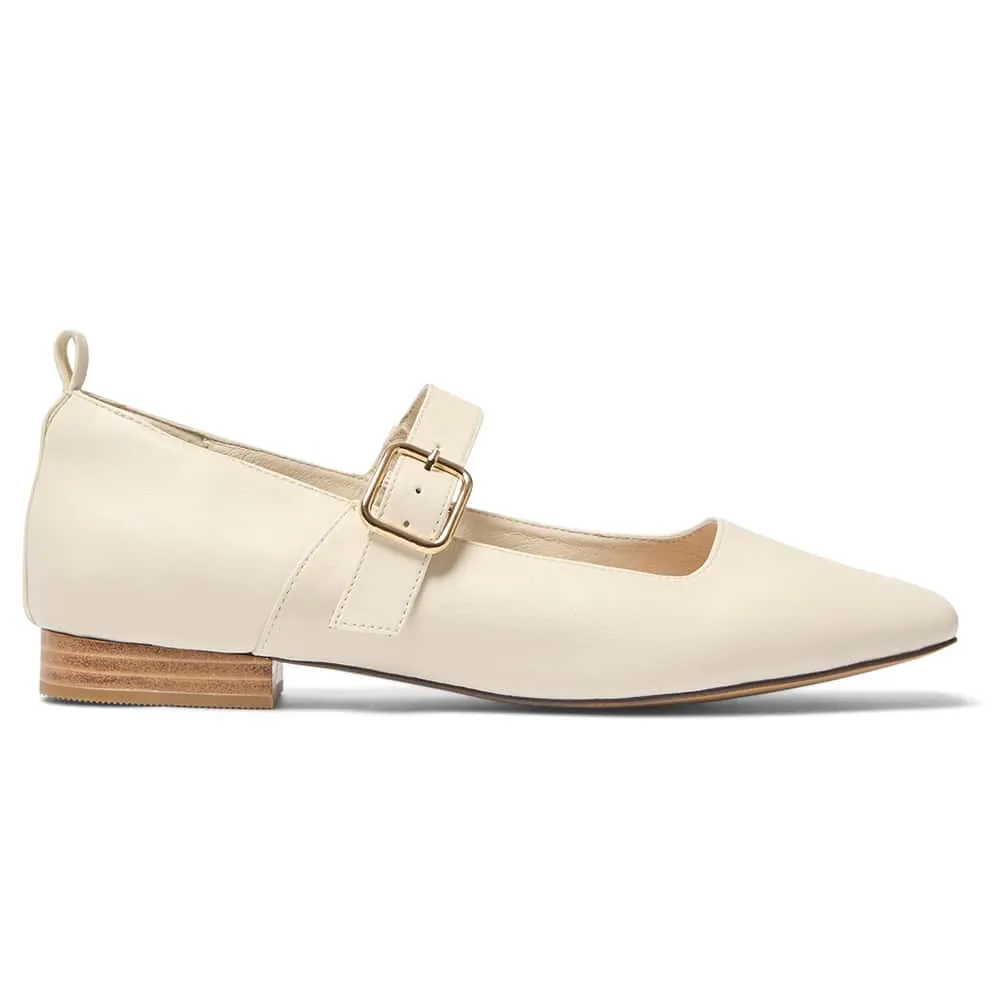 Bonnie Flat in Ivory Leather