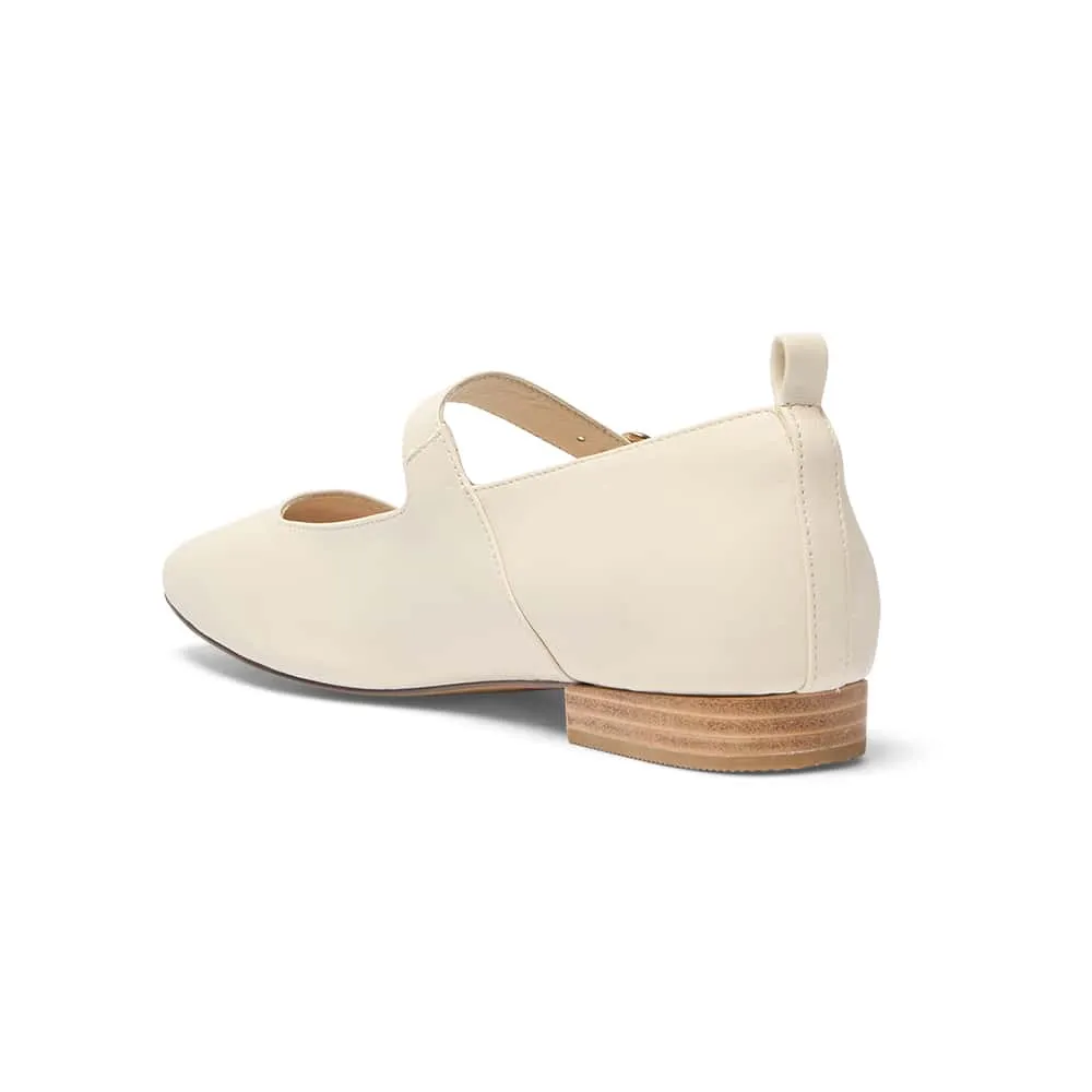 Bonnie Flat in Ivory Leather