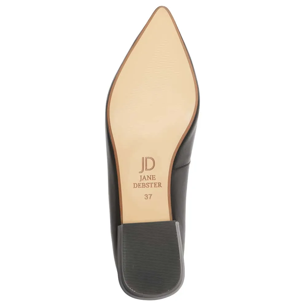 Cassie Flat in Black Leather