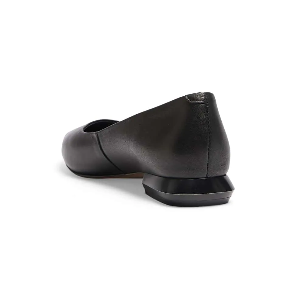Cassie Flat in Black Leather