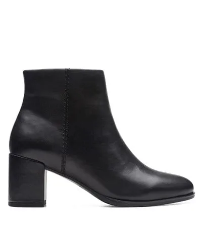 CLARKS FREVA55 ZIP