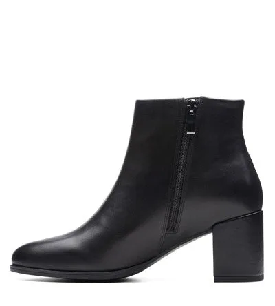 CLARKS FREVA55 ZIP