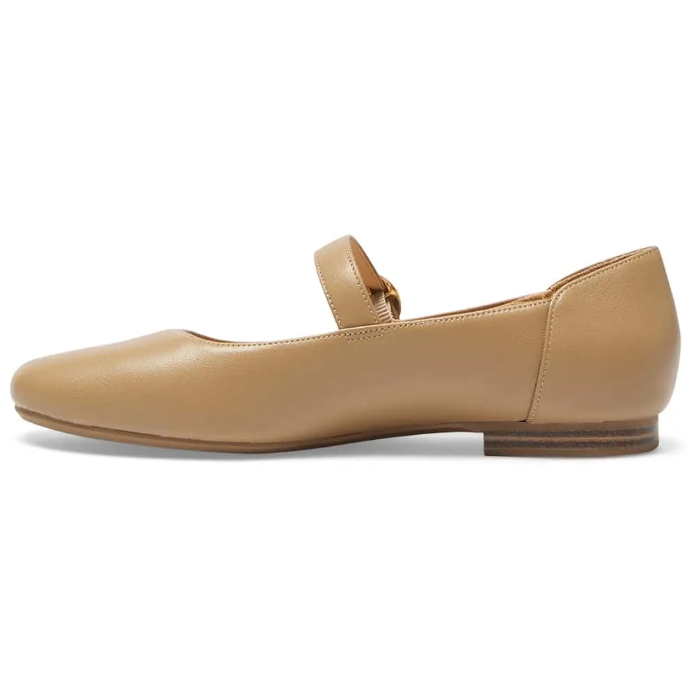 Colby Flat in Camel Leather