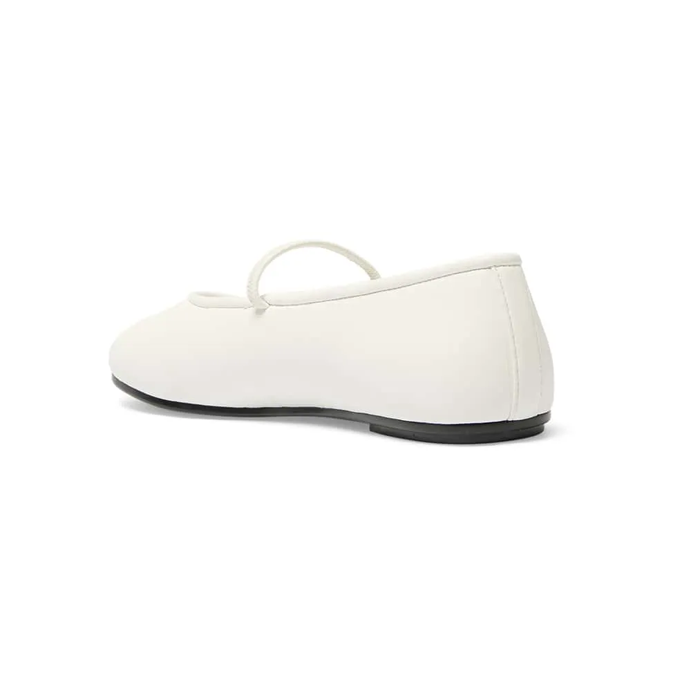Frisco Flat in White Smooth