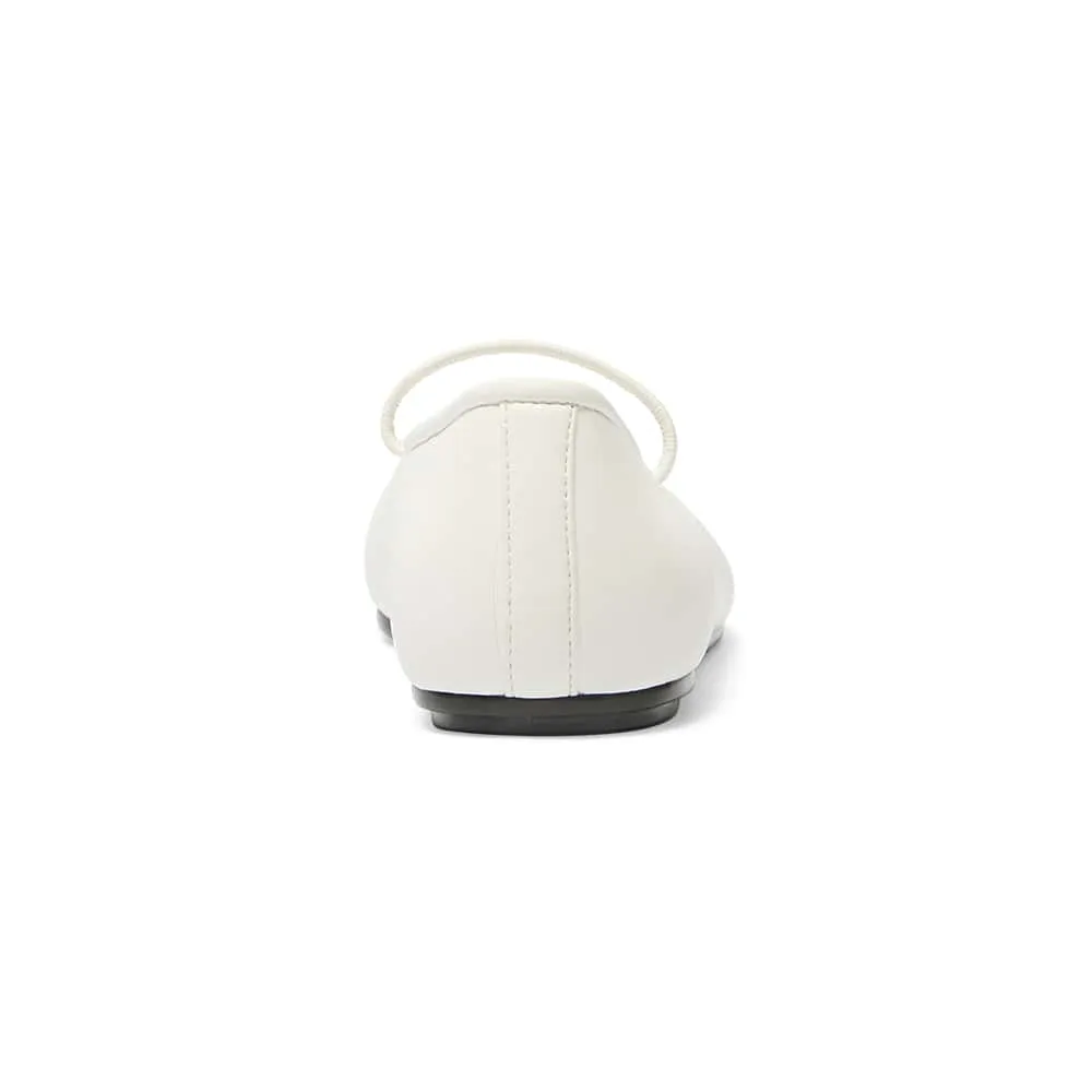 Frisco Flat in White Smooth