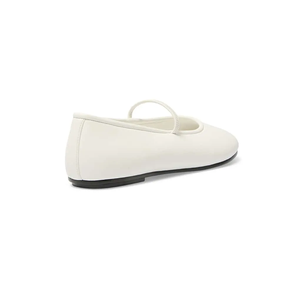 Frisco Flat in White Smooth