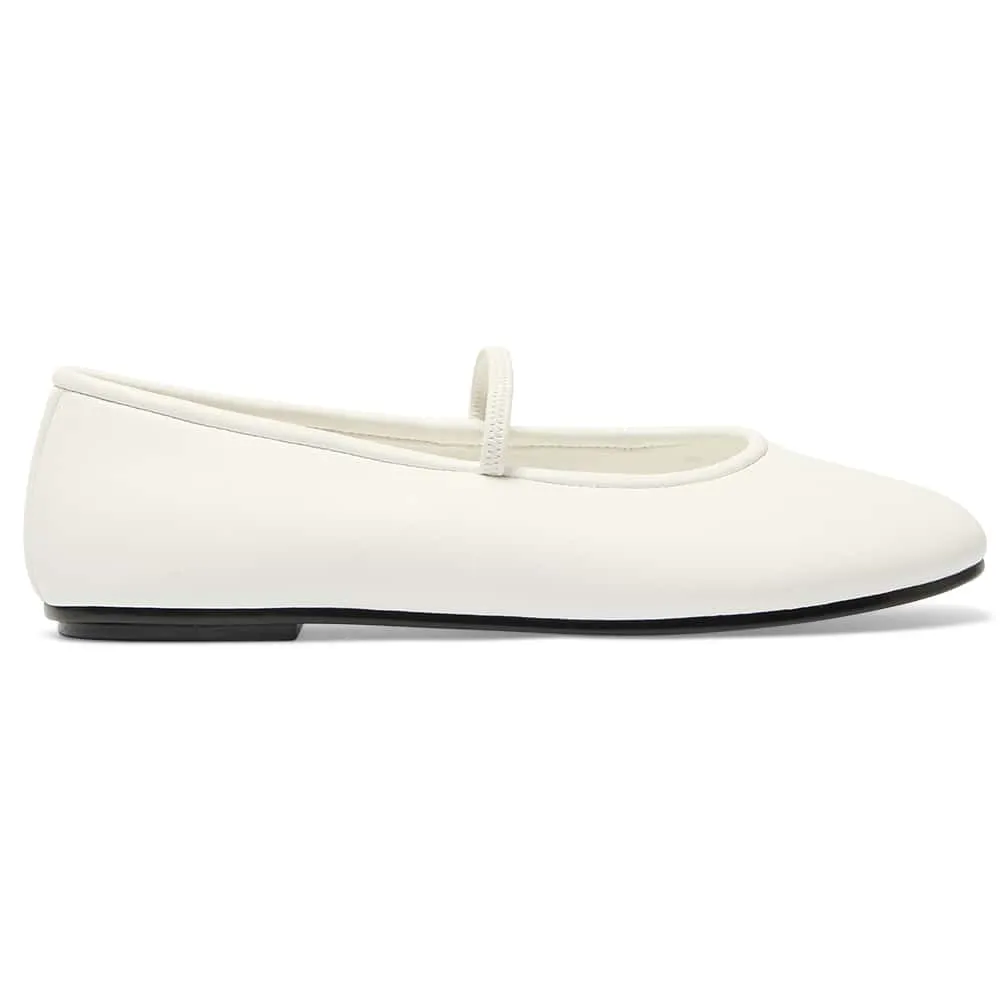 Frisco Flat in White Smooth