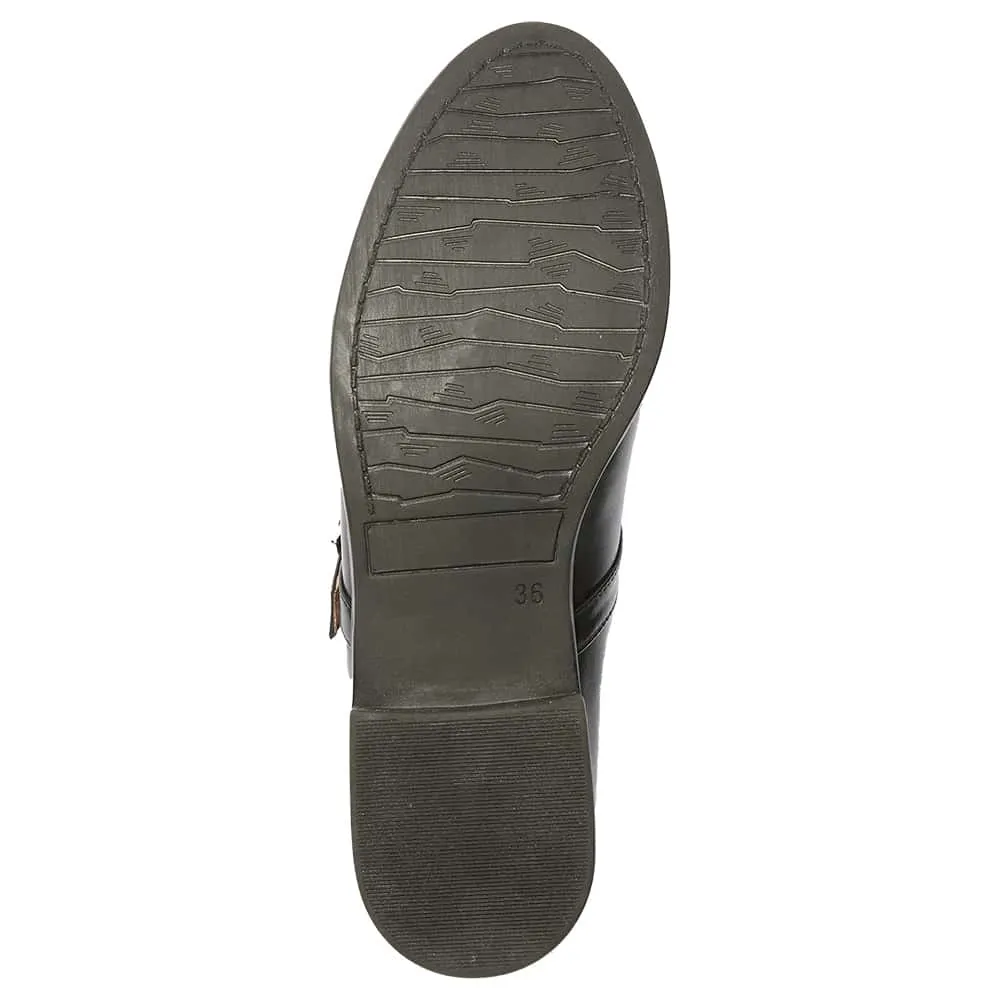 Gabriel Flat in Black Leather