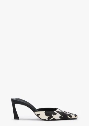 Jasmin Black/White Pony