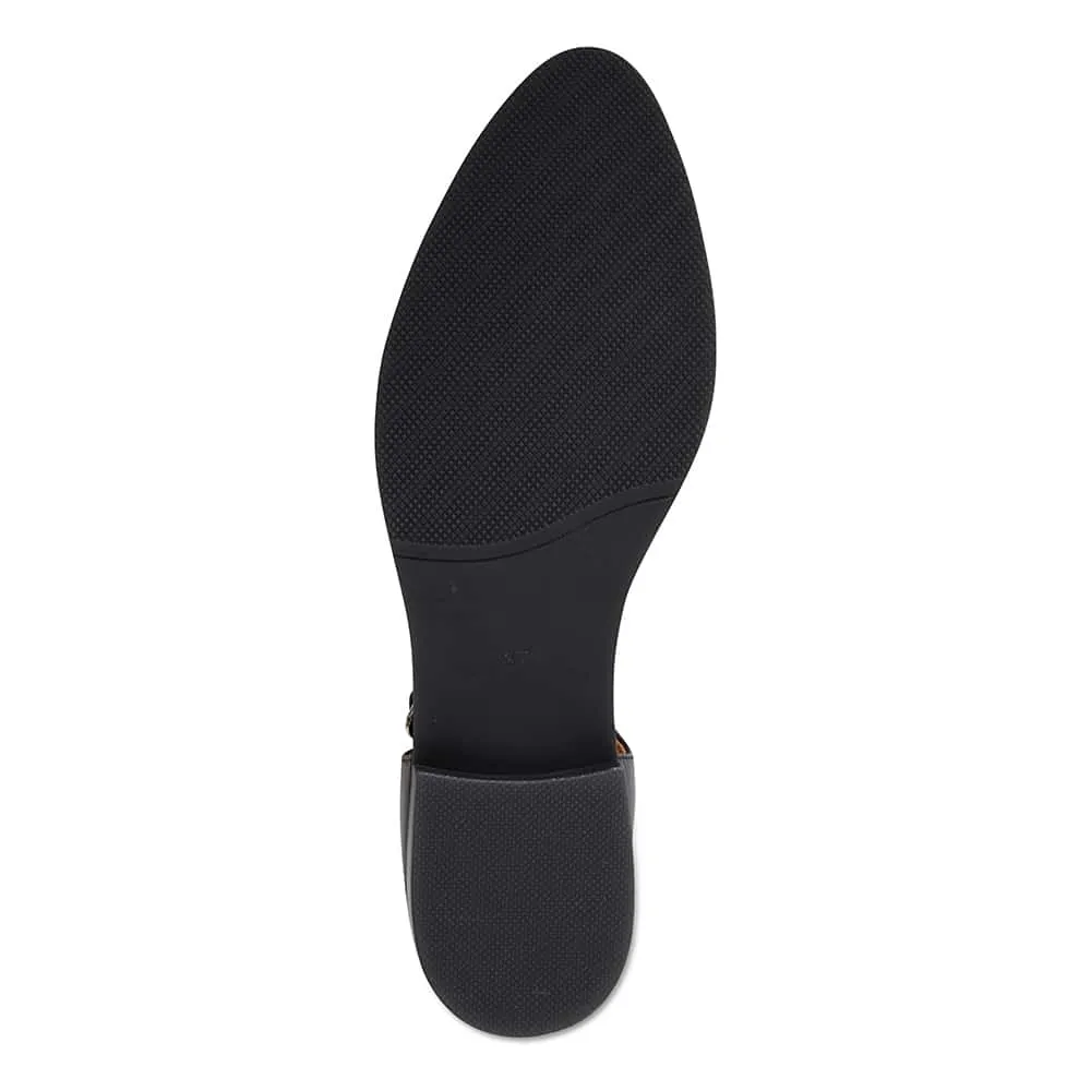 Jesinta Heel in Black Leather