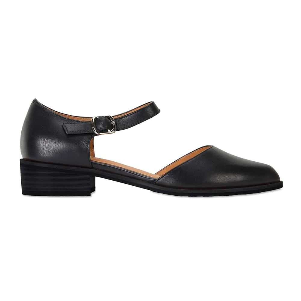 Jesinta Heel in Black Leather