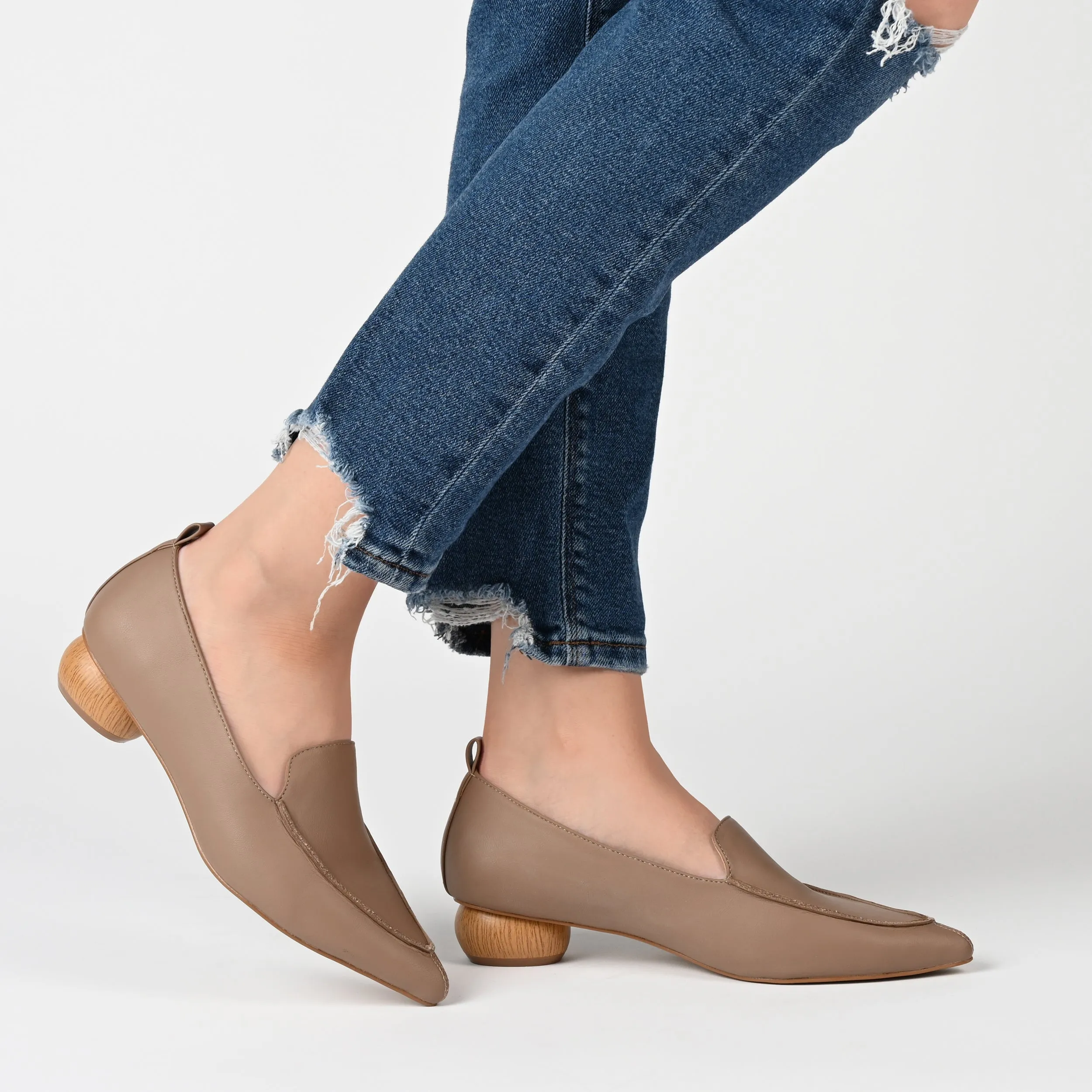 Journee Collection Women's Maggs Wide Width Flat