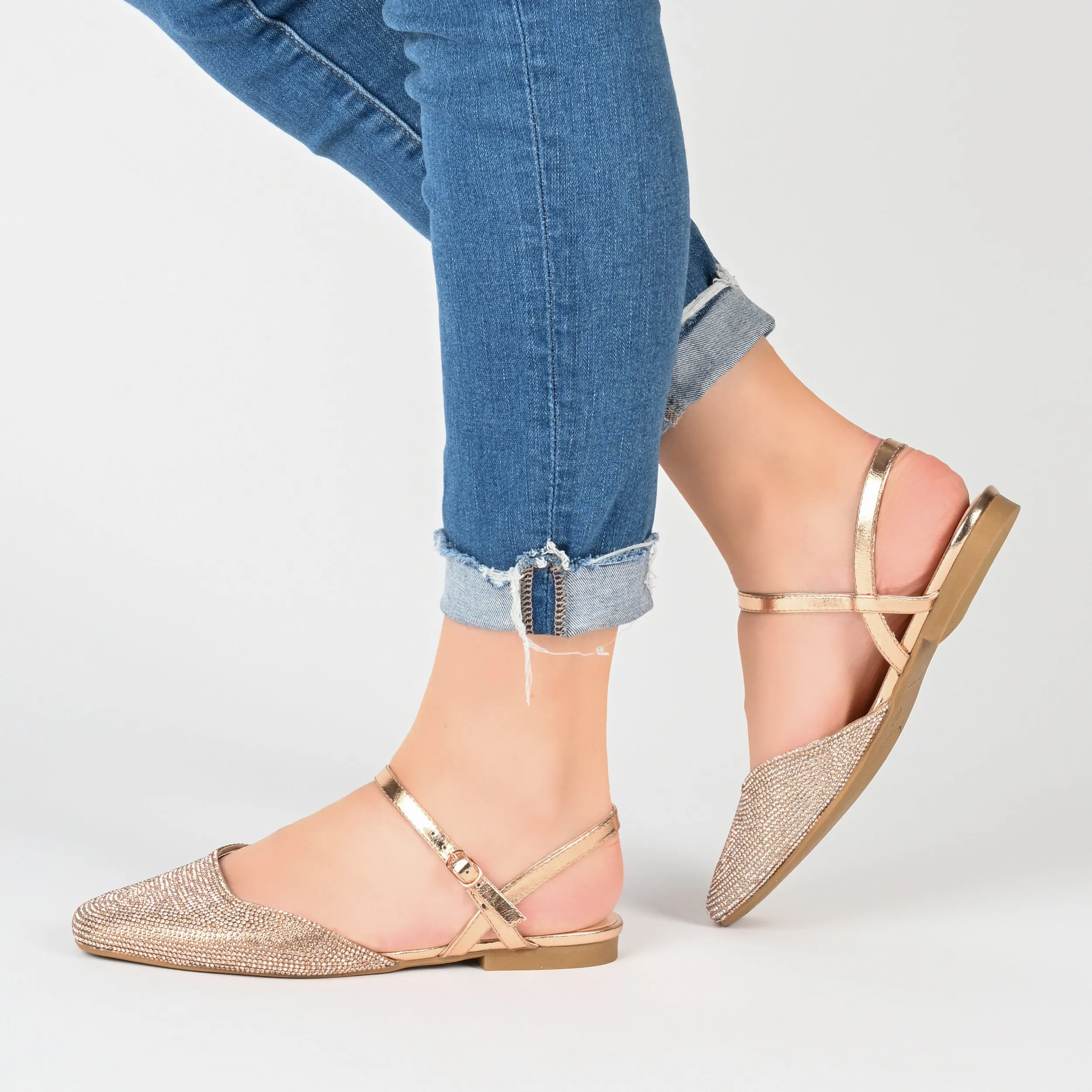 Journee Collection Women's Tru Comfort Foam Narrow Width Nysha Flat