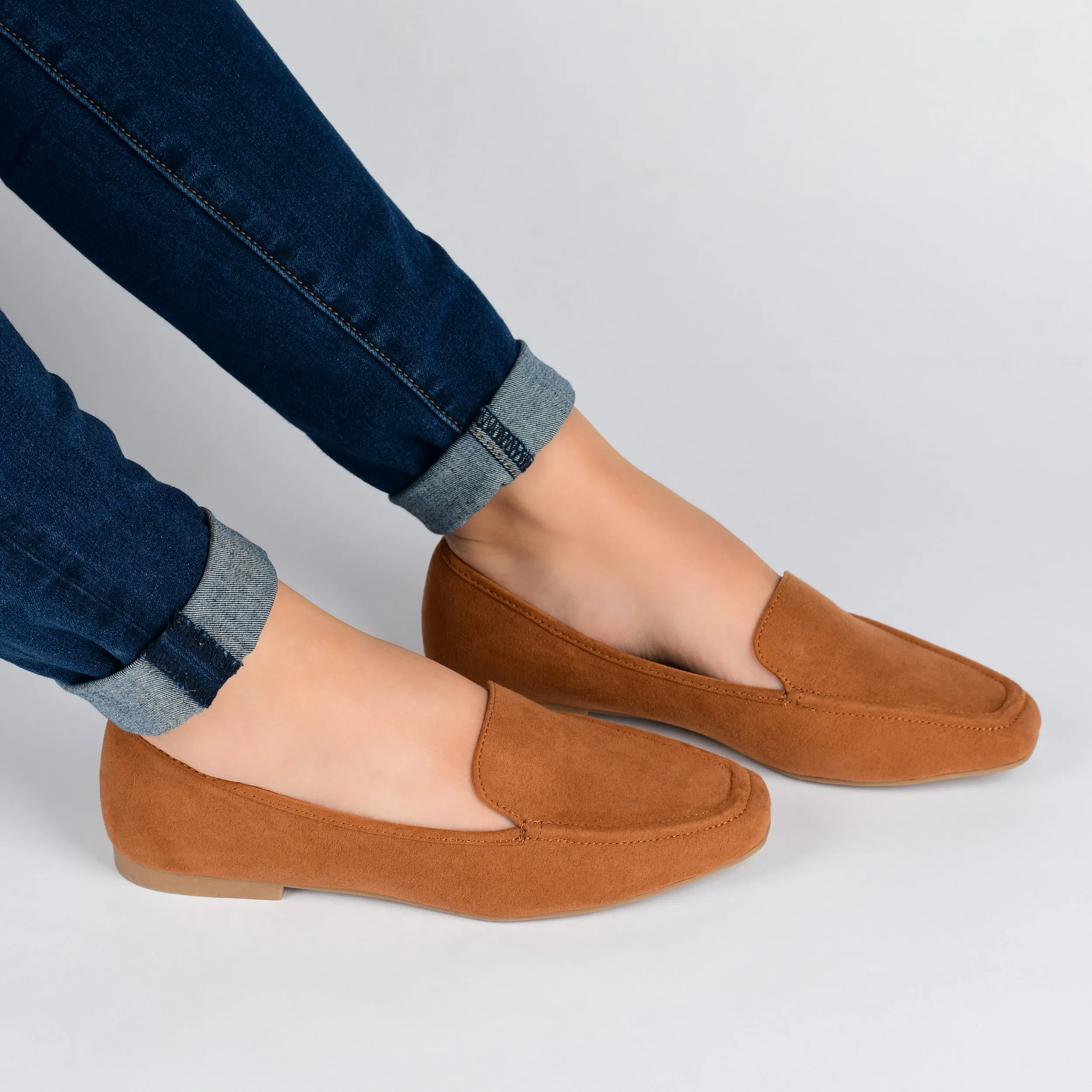 Journee Collection Women's Tullie Loafer Wide Width Flat