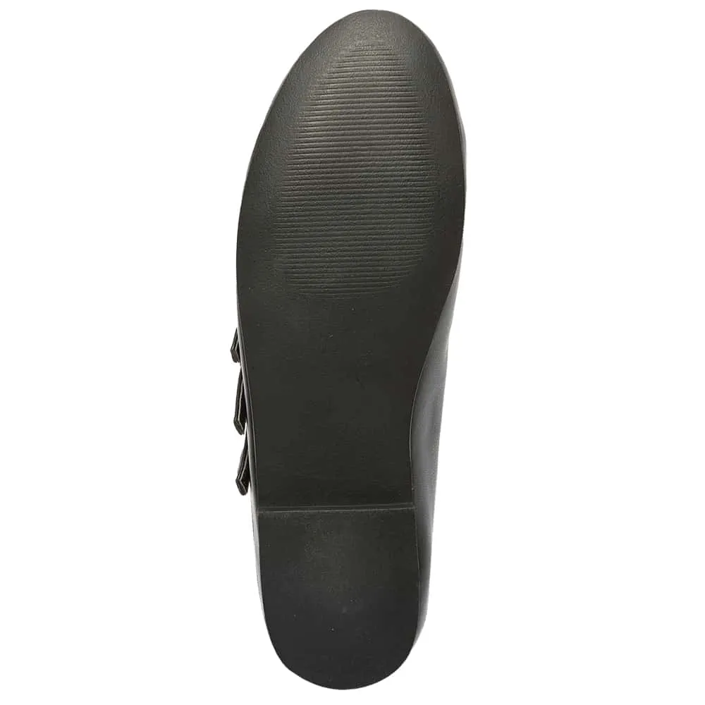 Leah Flat in Black Smooth
