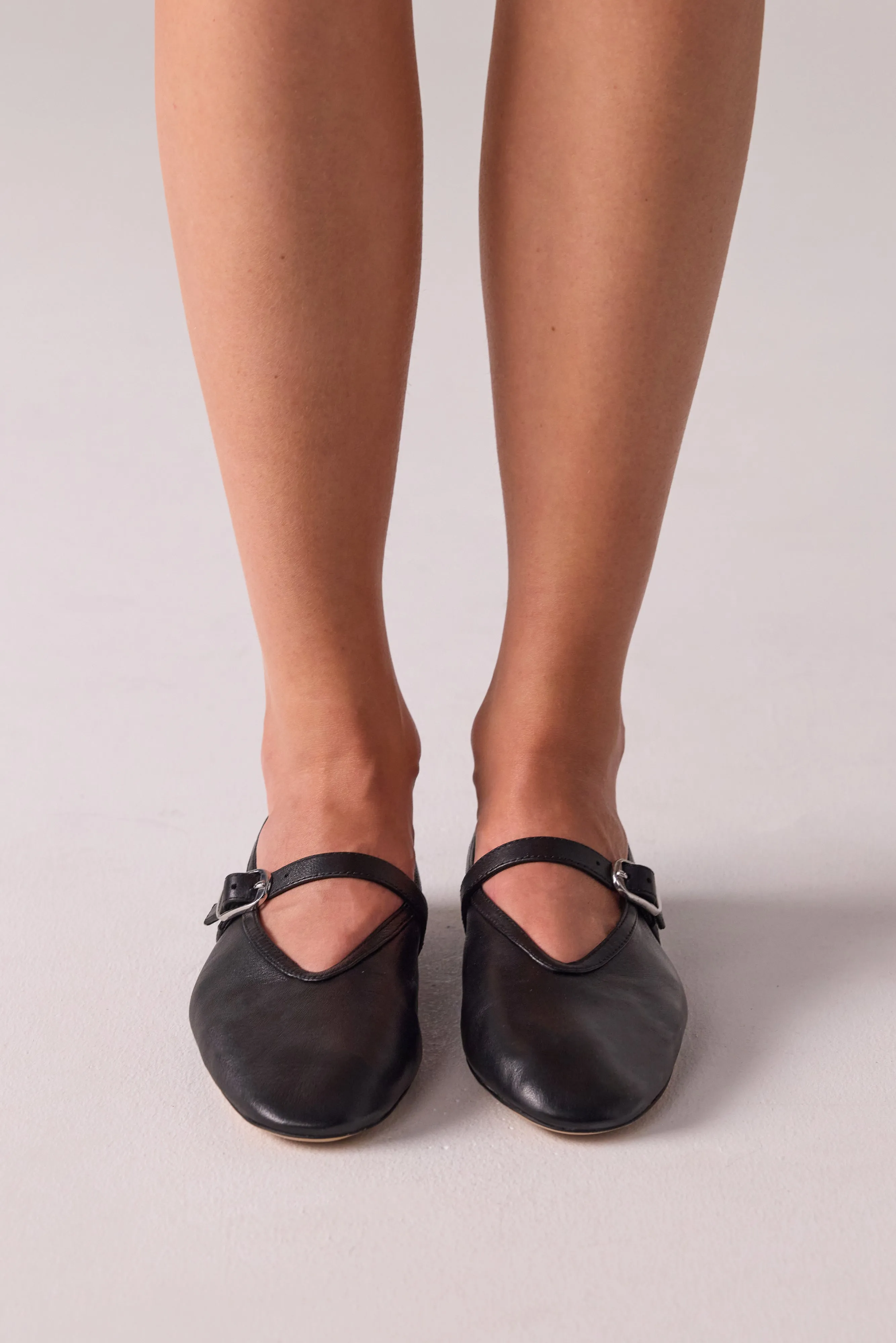 Lova Black Leather