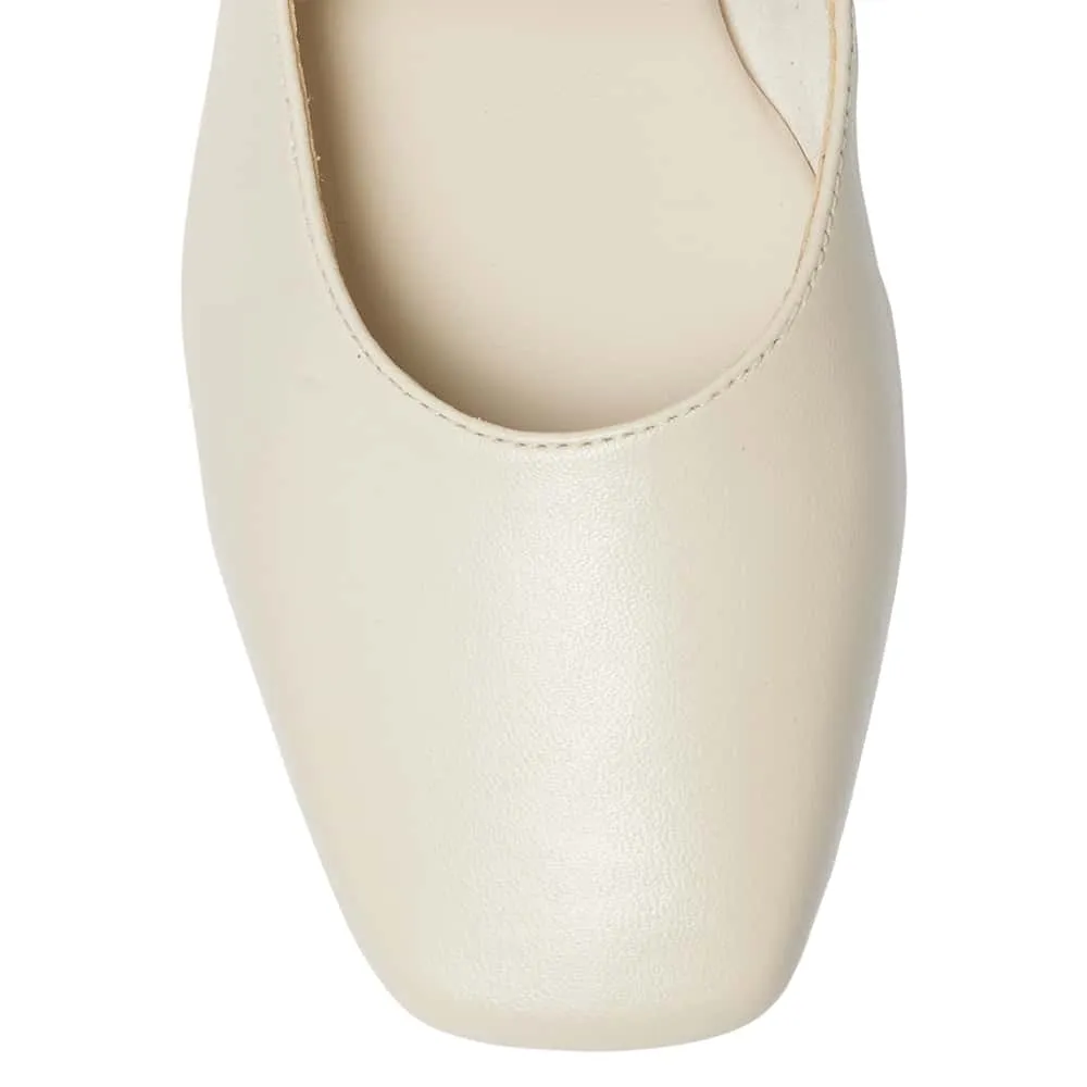 Melrose Flat in Bone Leather