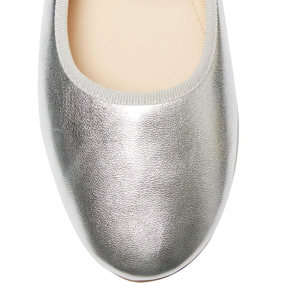 Molly Flat in Silver Metallic Leather