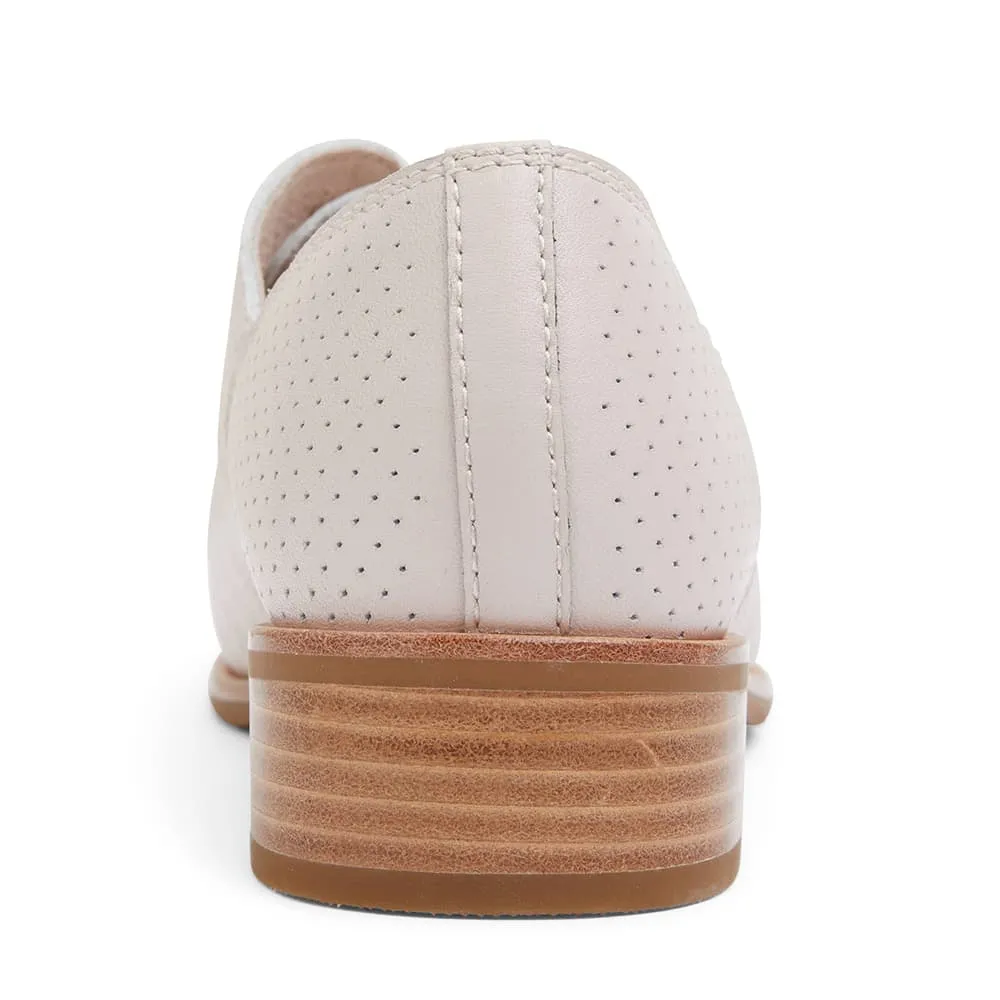 Nandy Brogue in Blush Leather