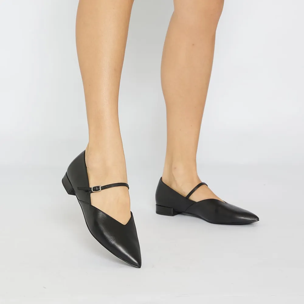 Reece Flat in Black Leather