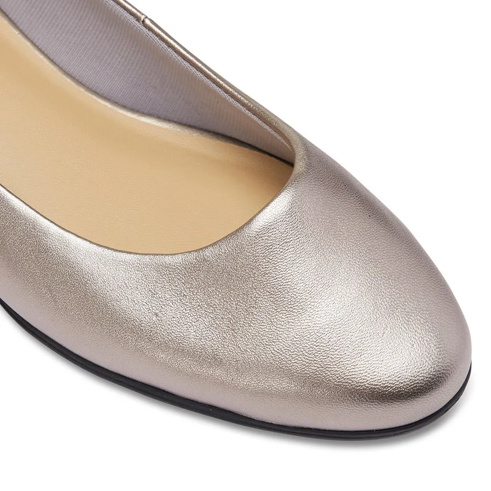 Regal Heel in Pewter Leather