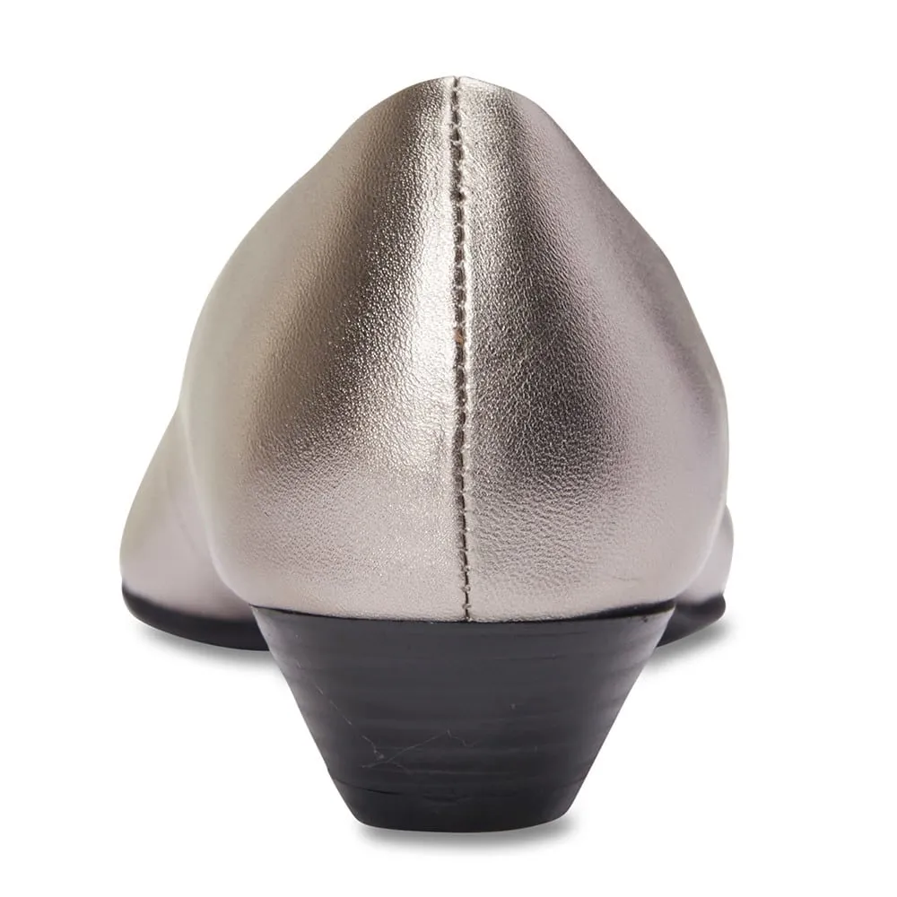 Regal Heel in Pewter Leather