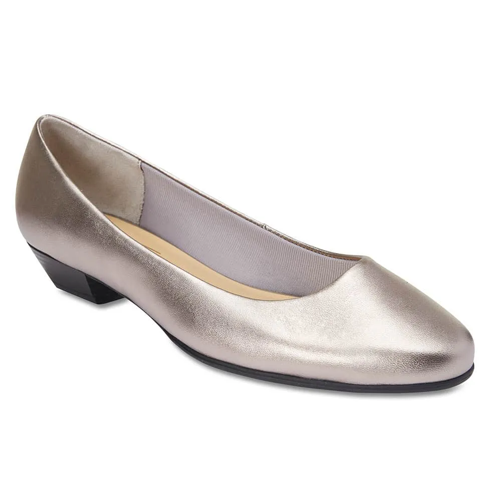 Regal Heel in Pewter Leather