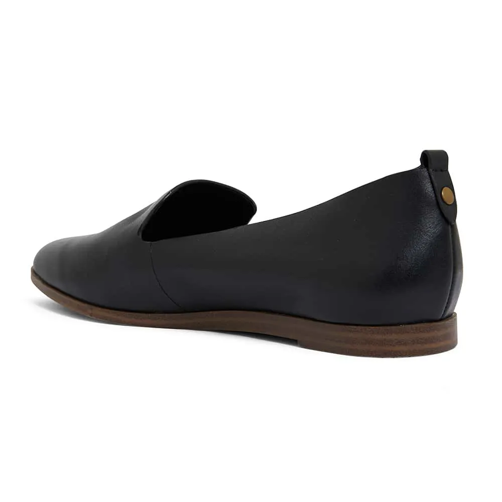 Rexton Flat in Black Leather