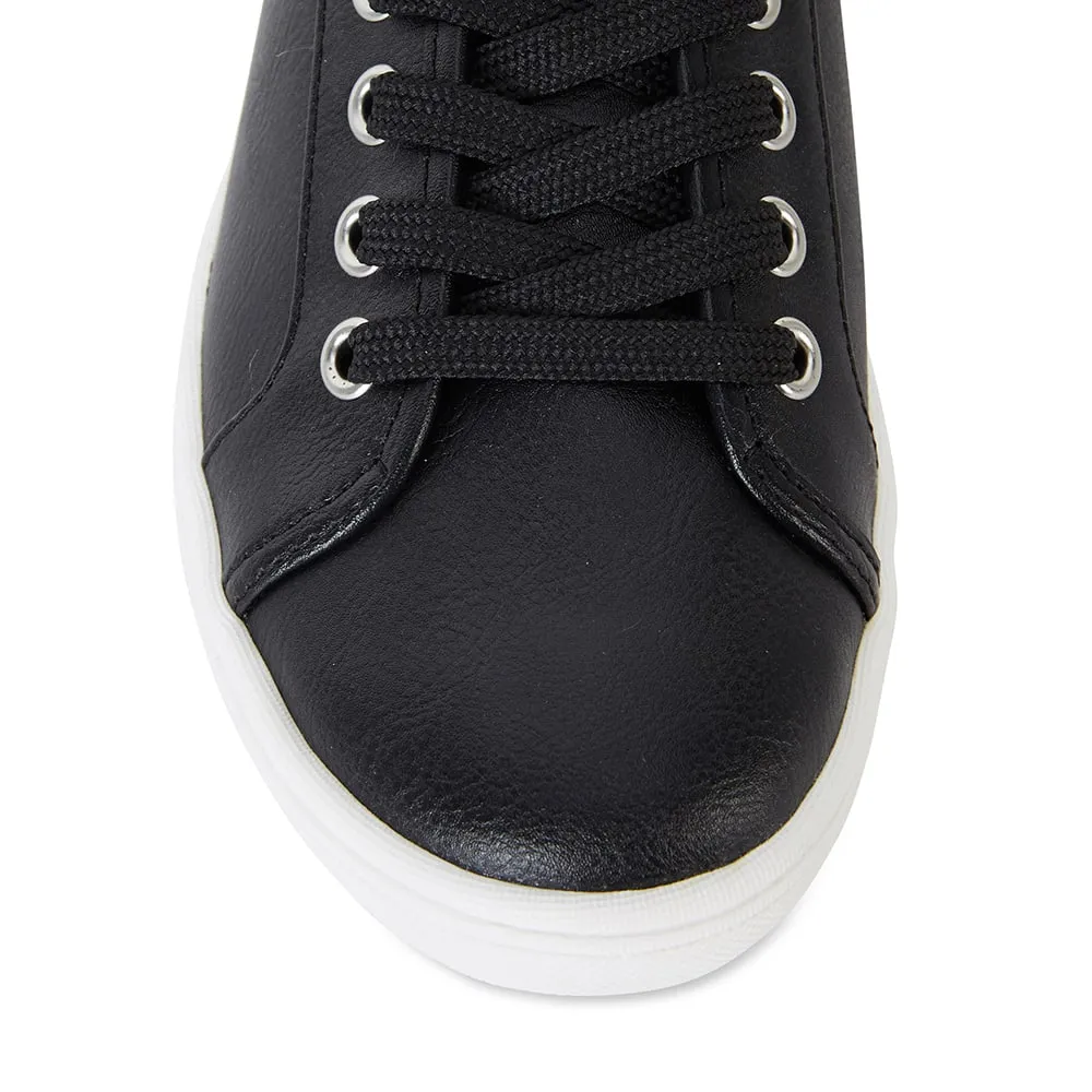 Street Sneaker in Black