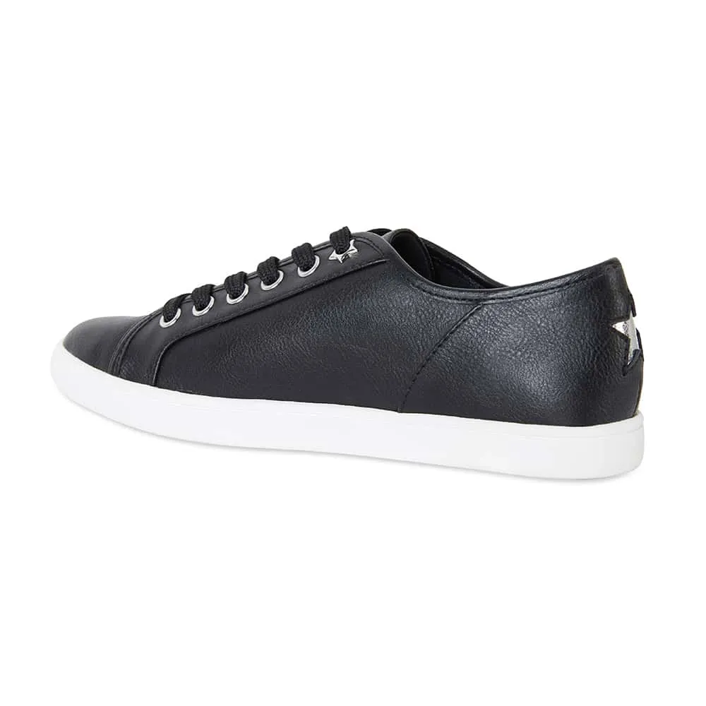 Street Sneaker in Black