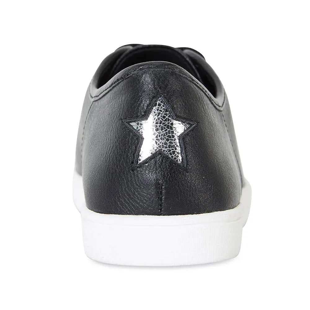 Street Sneaker in Black