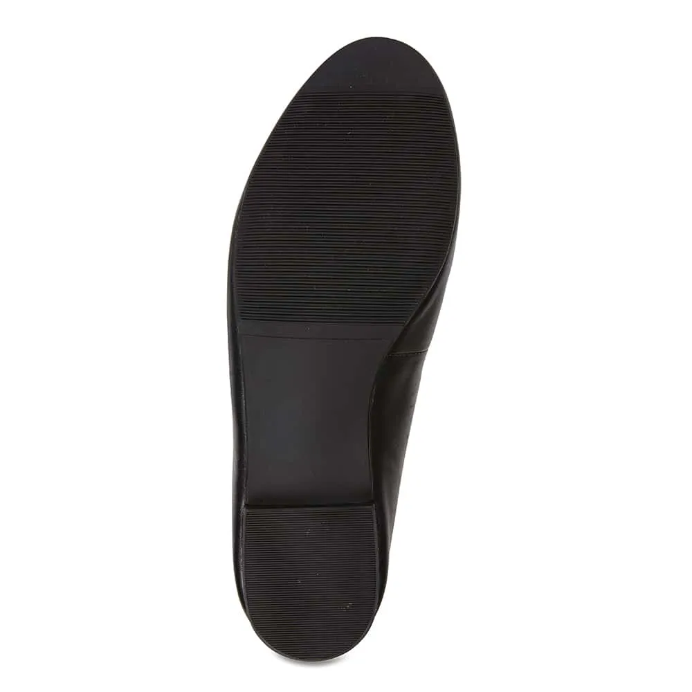 Tabloid Loafer in Black Leather