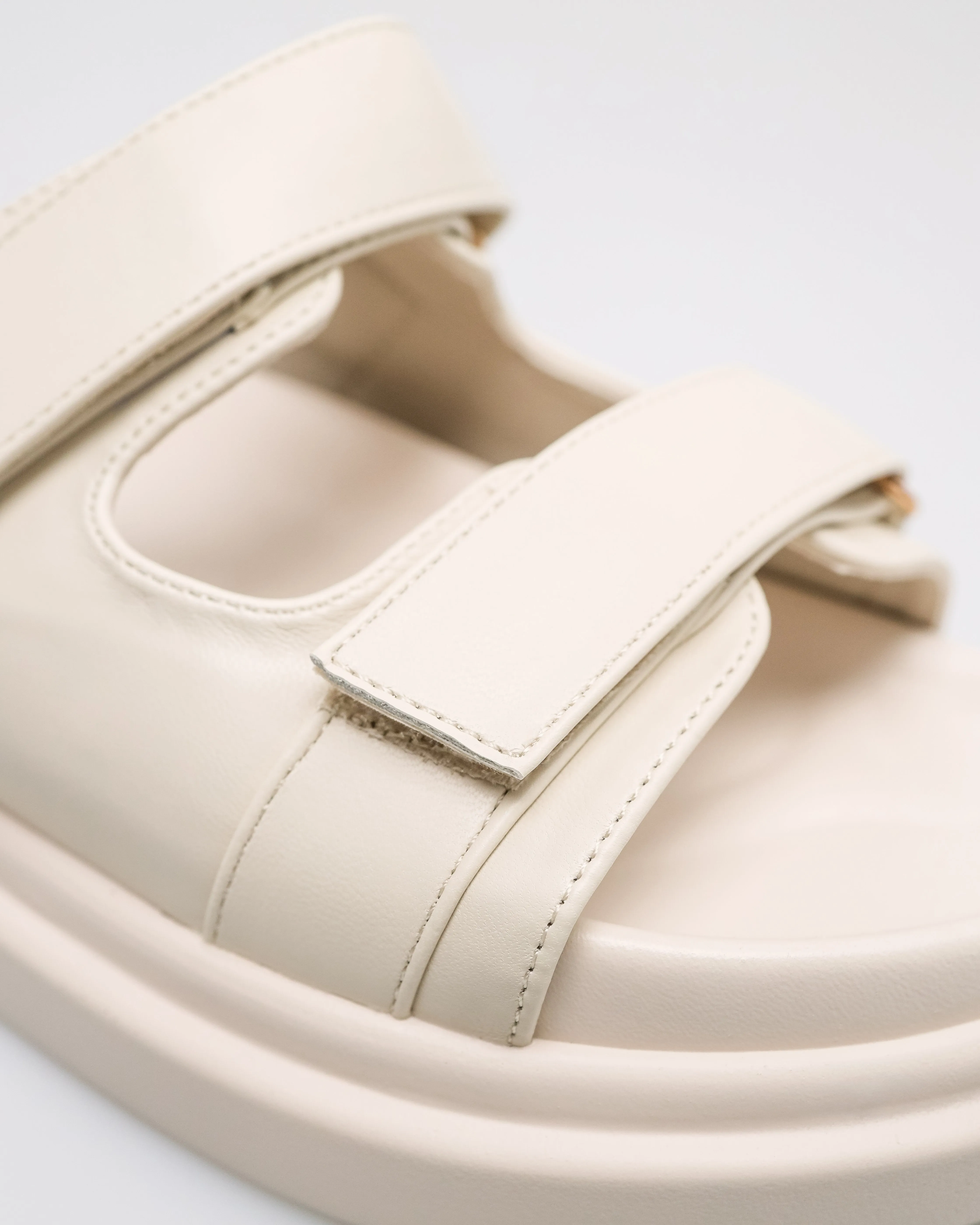 Tomaz FL076 Ladies Cozy Slide Sandal