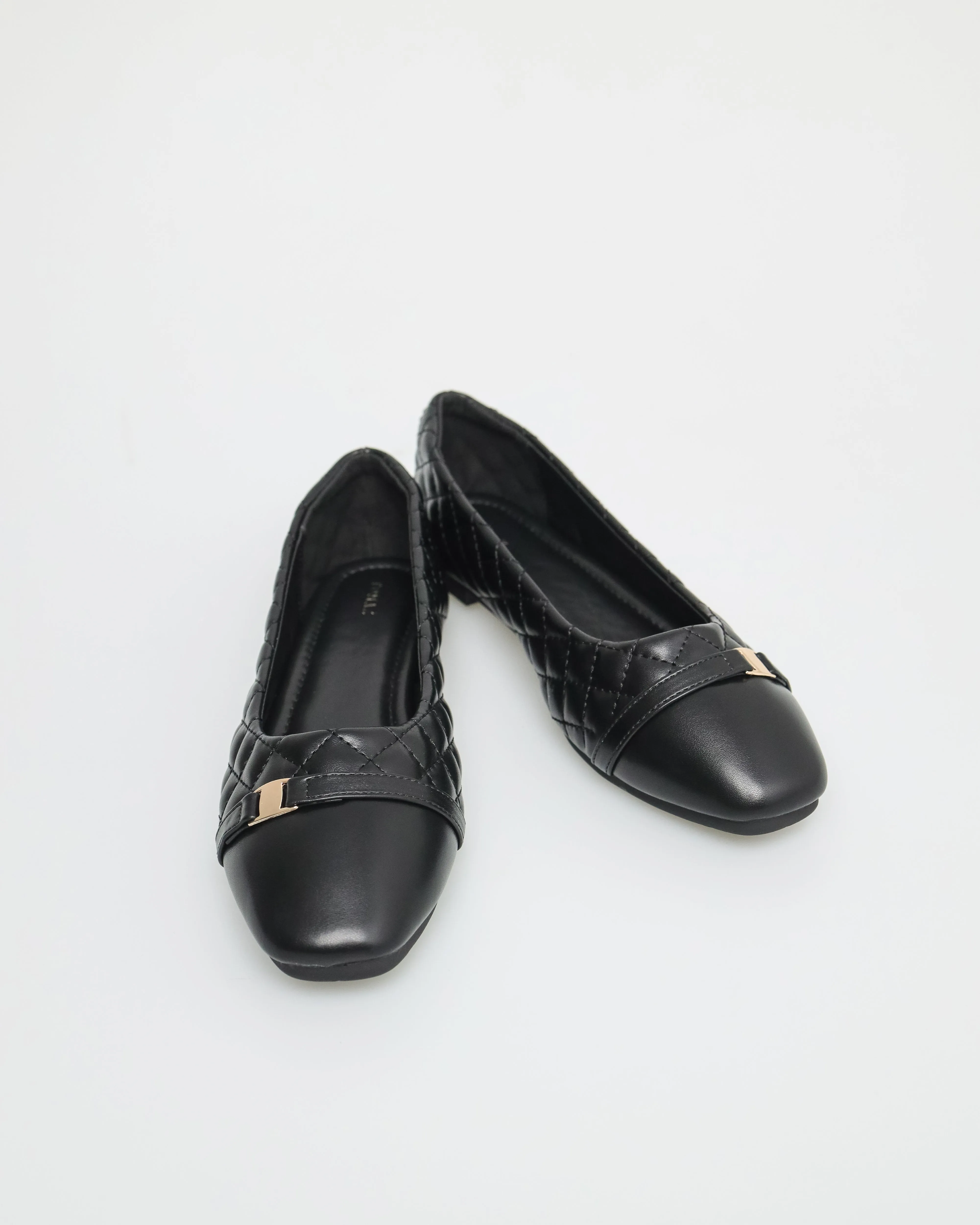 Tomaz NN251 Ladies Buckle Detail Quilted Flats