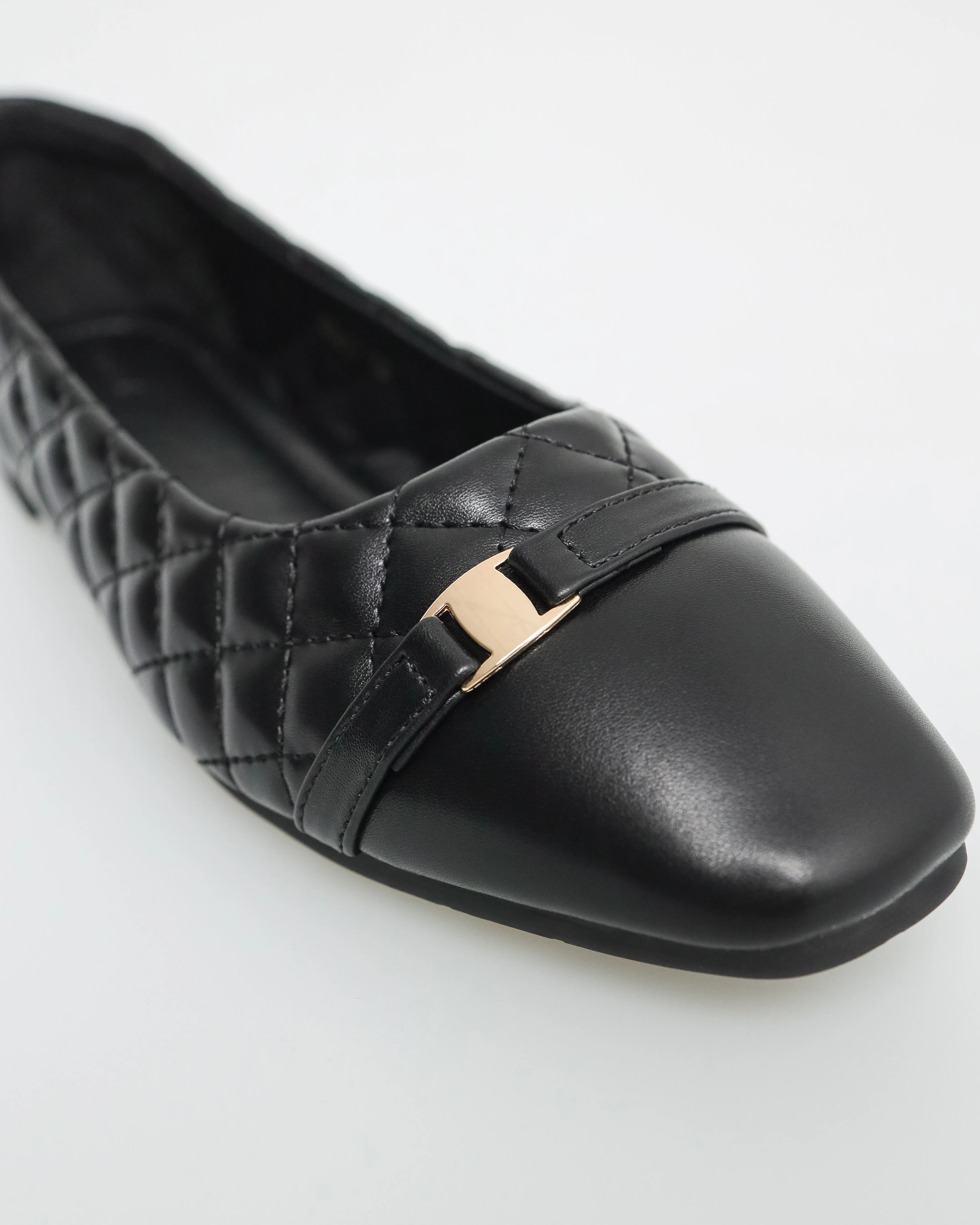 Tomaz NN251 Ladies Buckle Detail Quilted Flats
