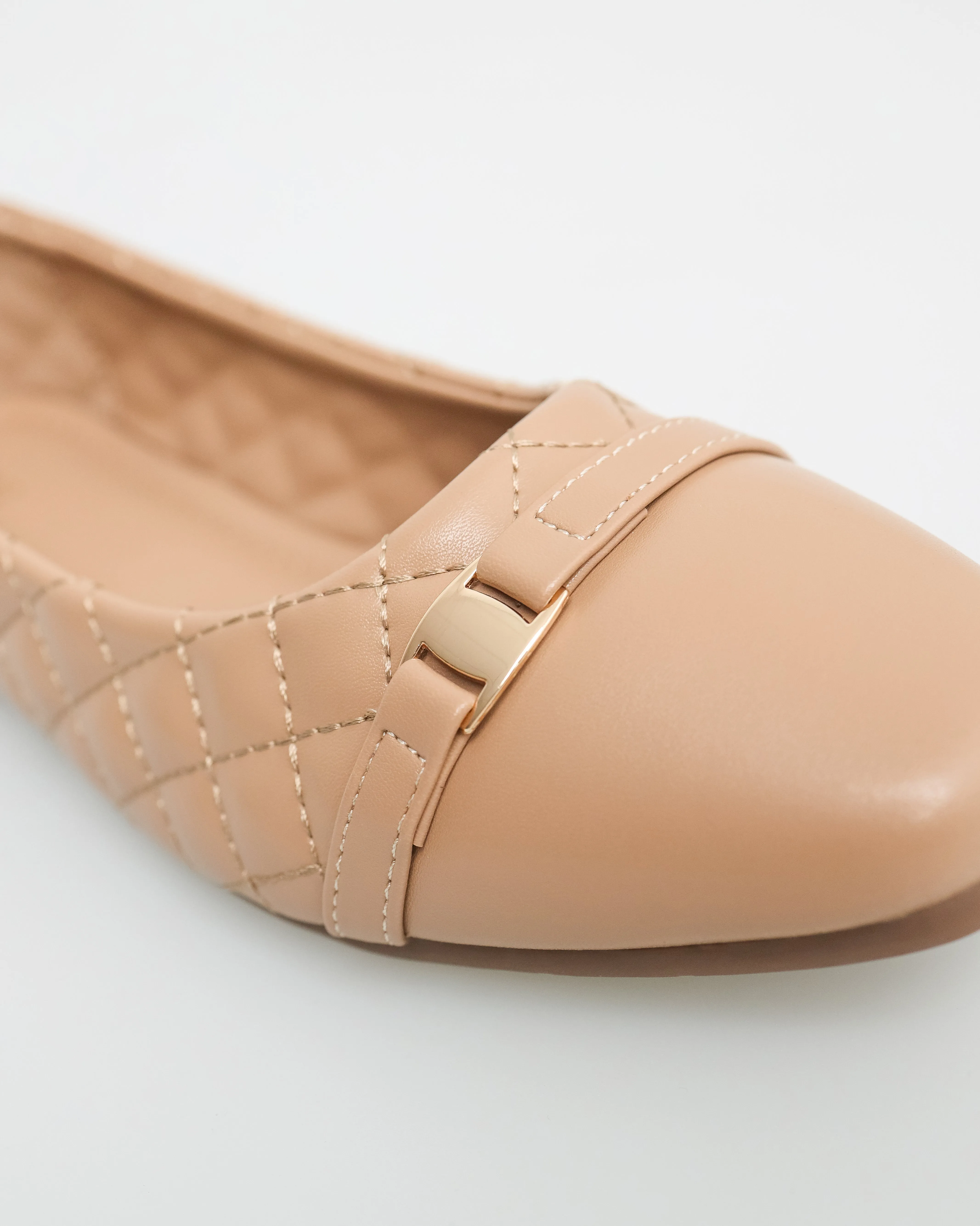 Tomaz NN251 Ladies Buckle Detail Quilted Flats
