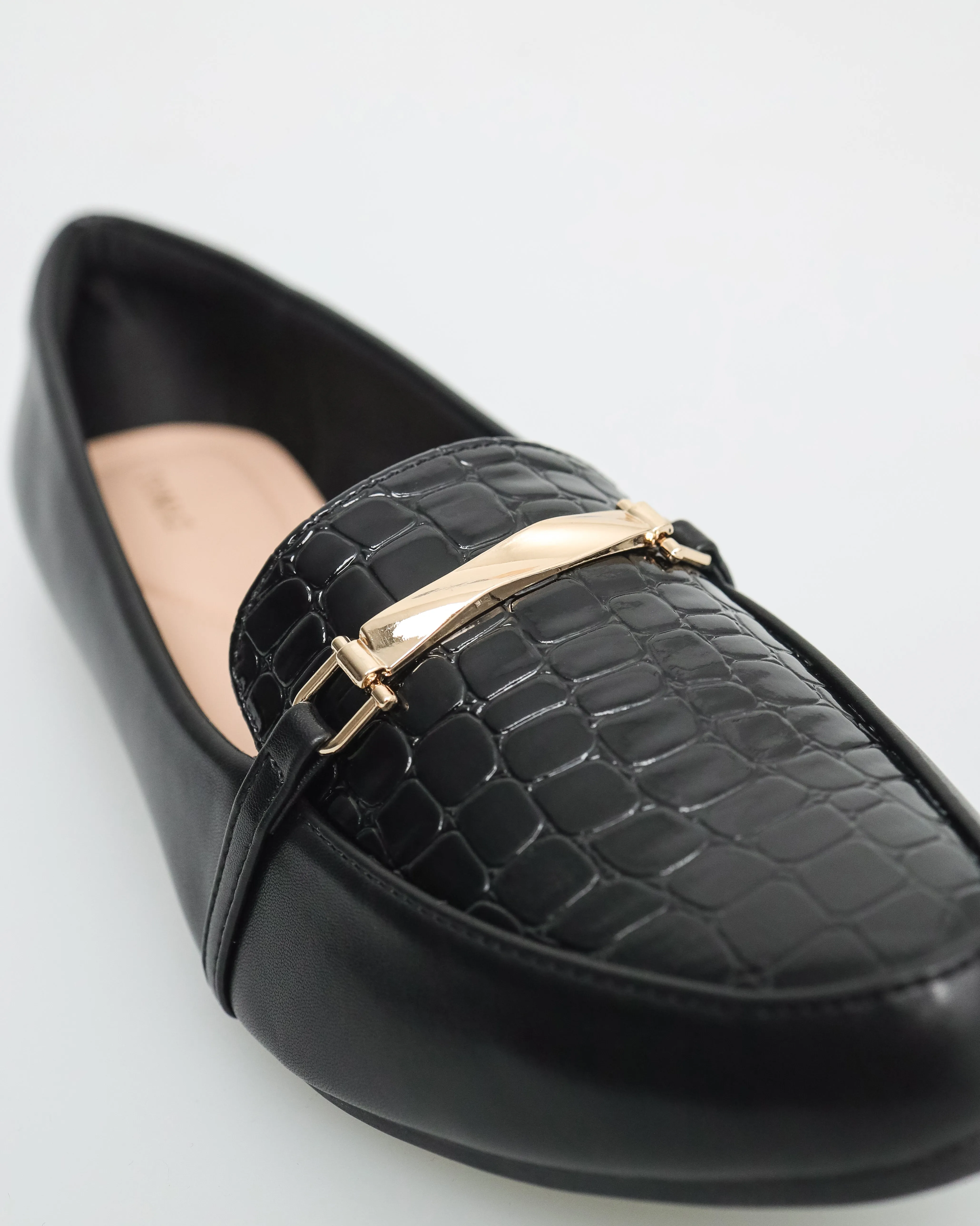 Tomaz NN333 Ladies Gold Chain Flats