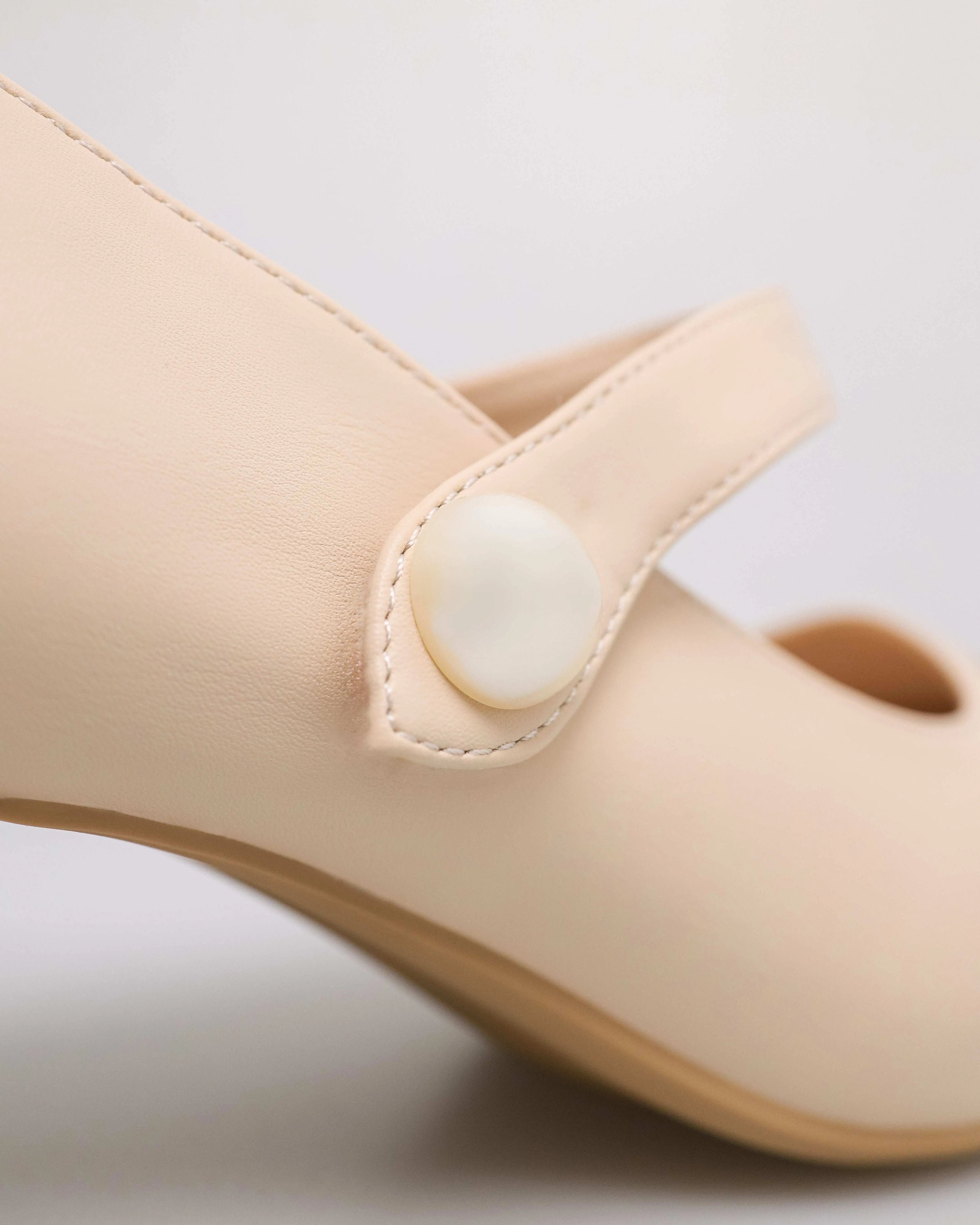 Tomaz YX230 Ladies Elegant Pearl-Button Mary Jane Block Heel