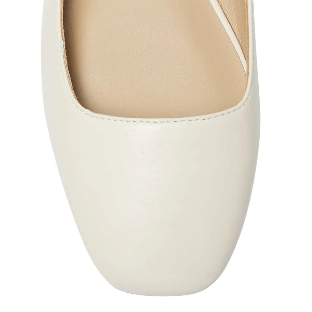 Tottie Flat in Ivory Leather