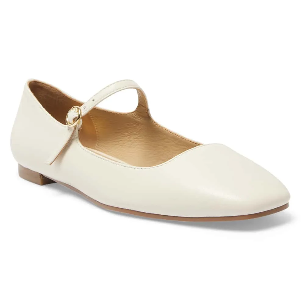 Tottie Flat in Ivory Leather