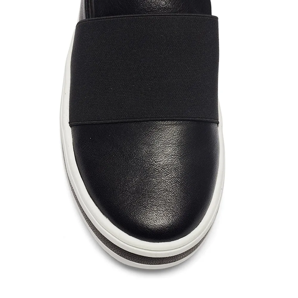 Urban Sneaker in Black Leather