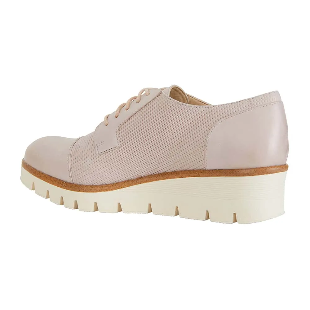 Vega Brogue in Pale Pink Nubuck