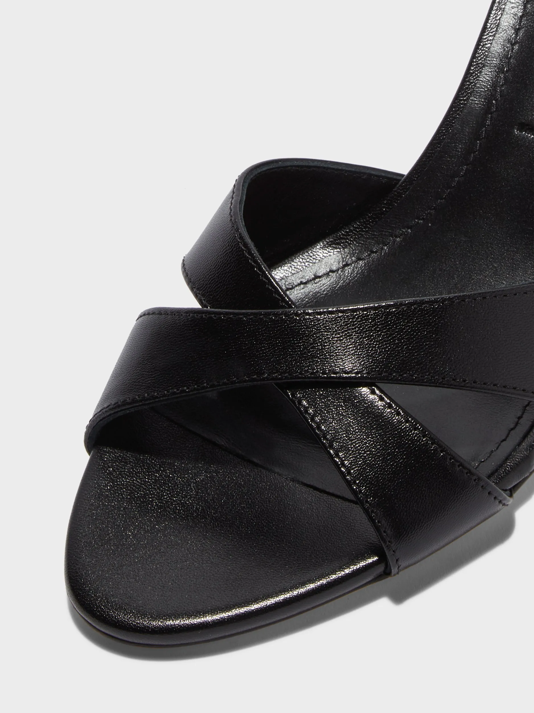 Vero Leather Mules