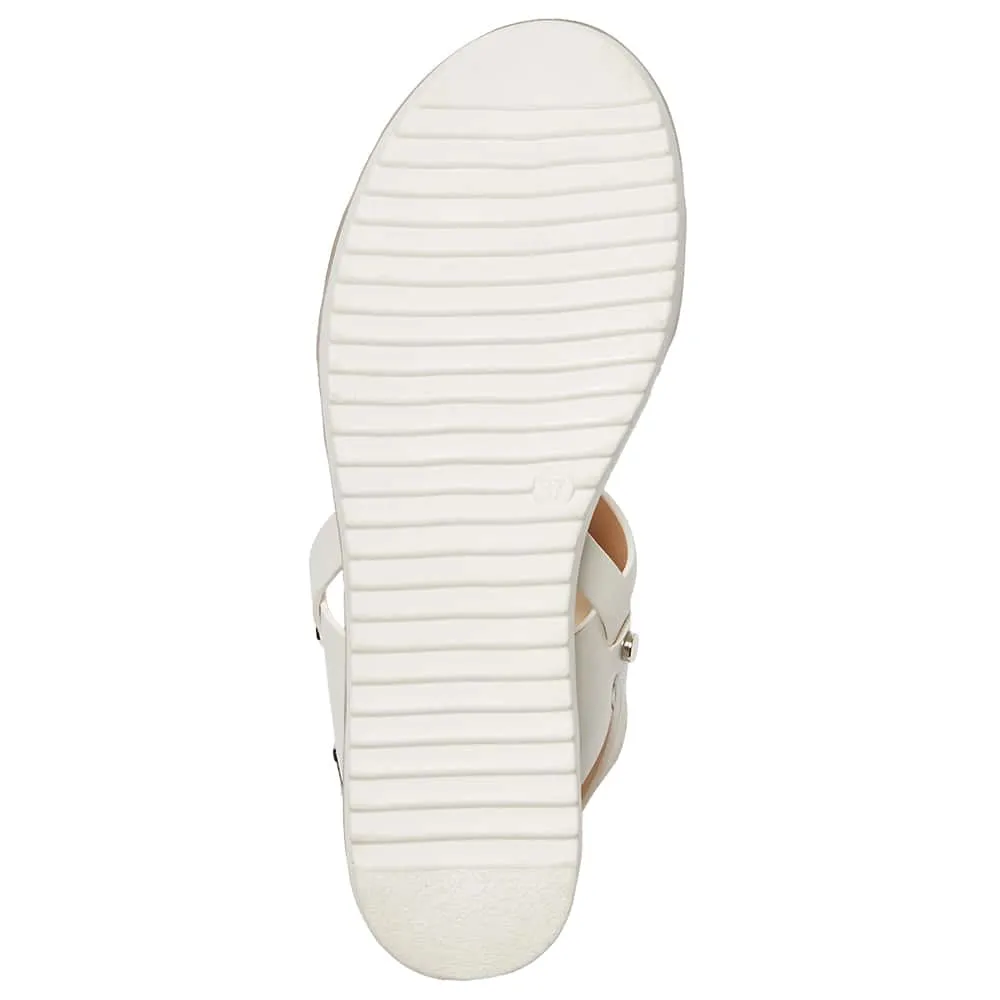 Vespa Wedge in White Smooth