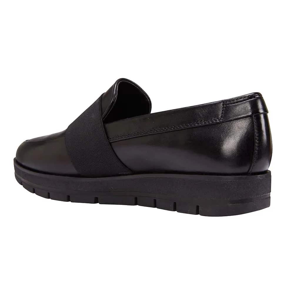Warner Loafer in Black Leather