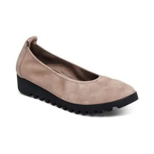 Women's Brianna Flat In Taupe